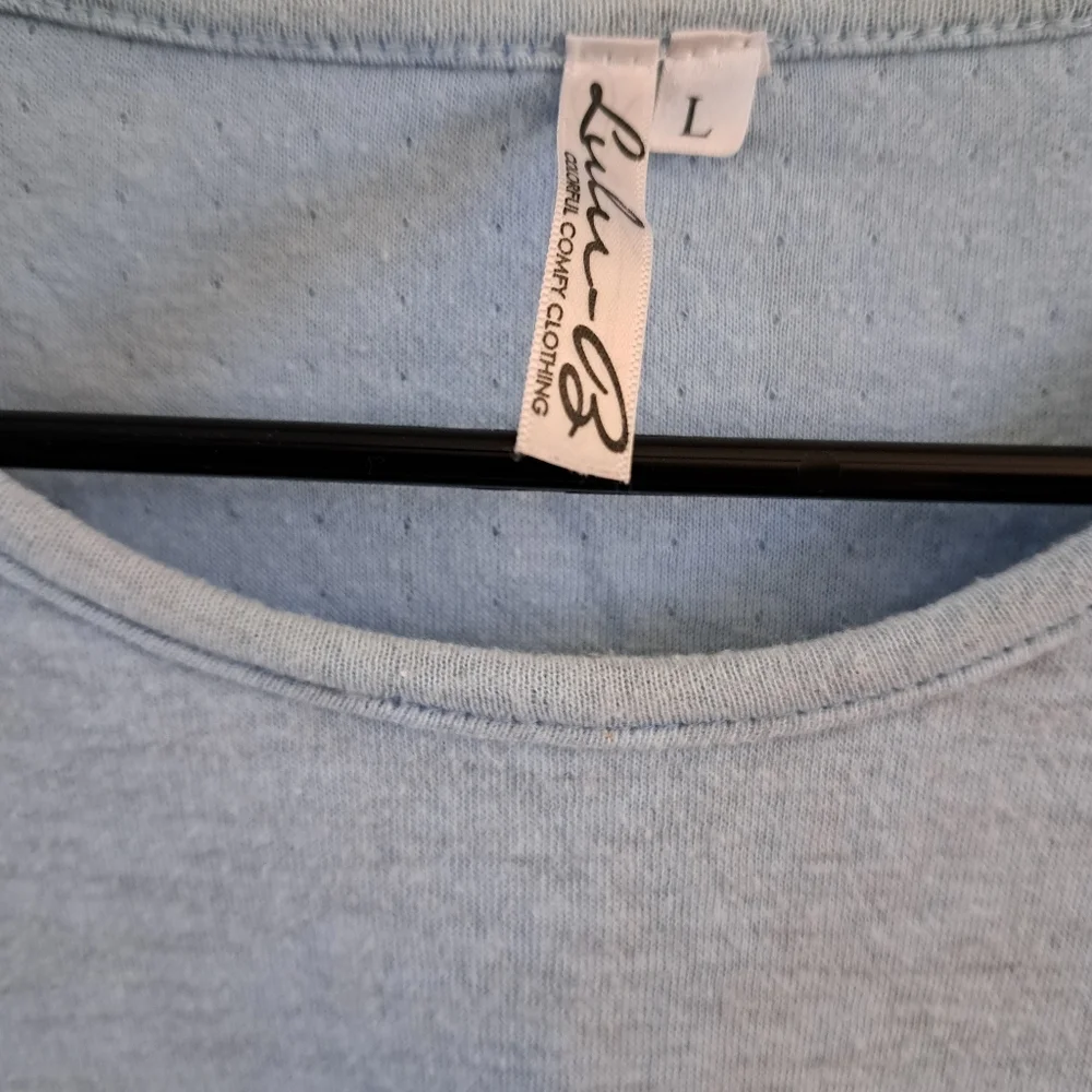 Color block top. - Picture 2 of 4